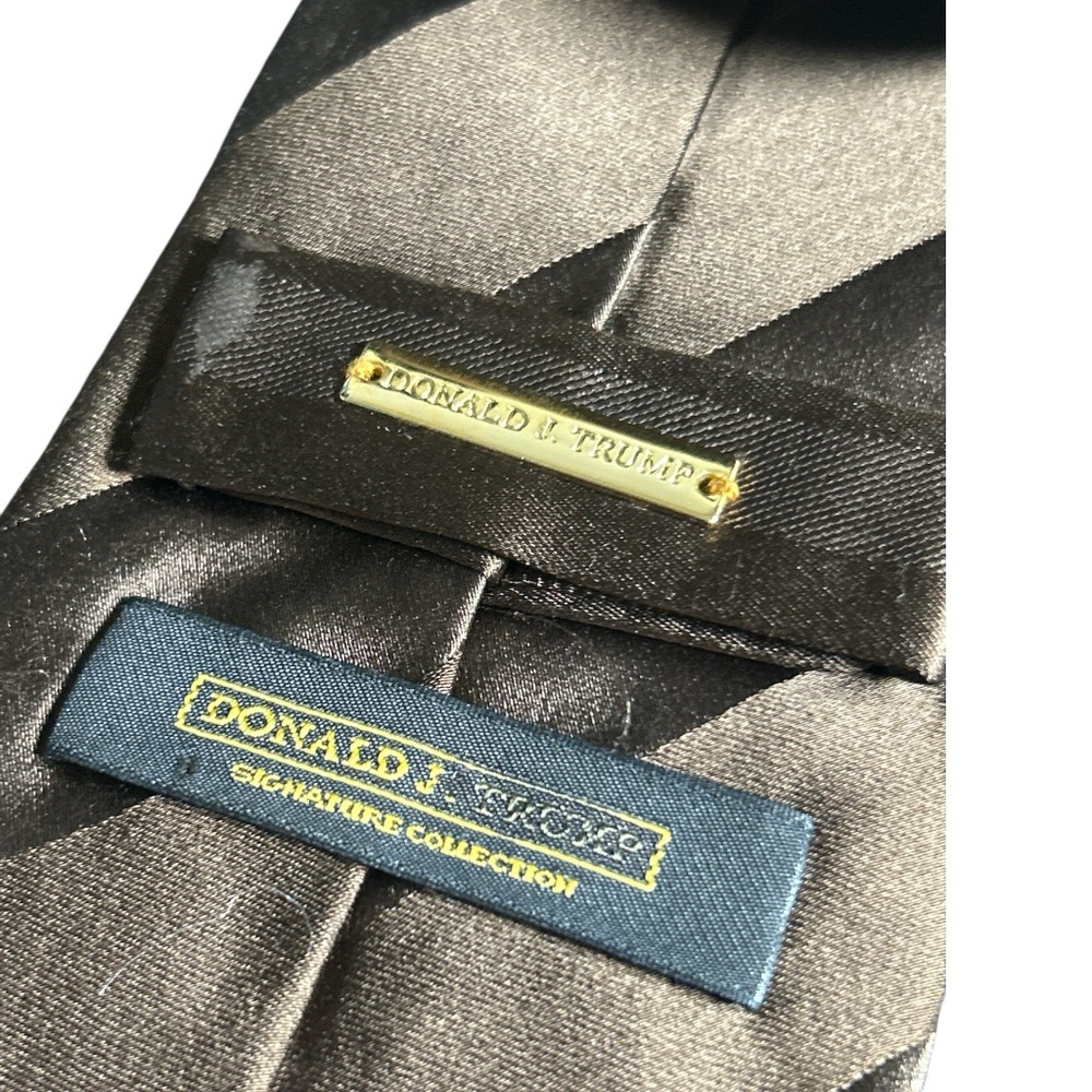 Donald‎ J. Trump Signature 100 Silk Brown Striped Tie - Picture 3 of 3